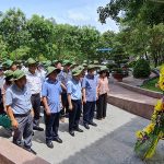 Đặt vòng hoa, dâng hương và trồng cây Bồ đề tại Di tích lịch sử ngã ba Đồng Lộc.